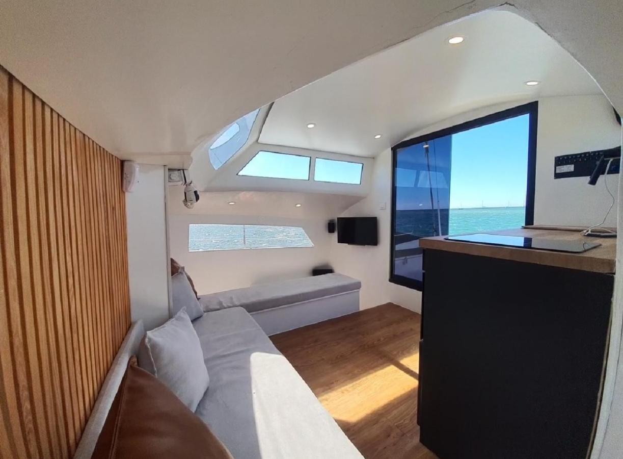 Barco Casa Catamara Sleepandboat Hotel FAO Buitenkant foto