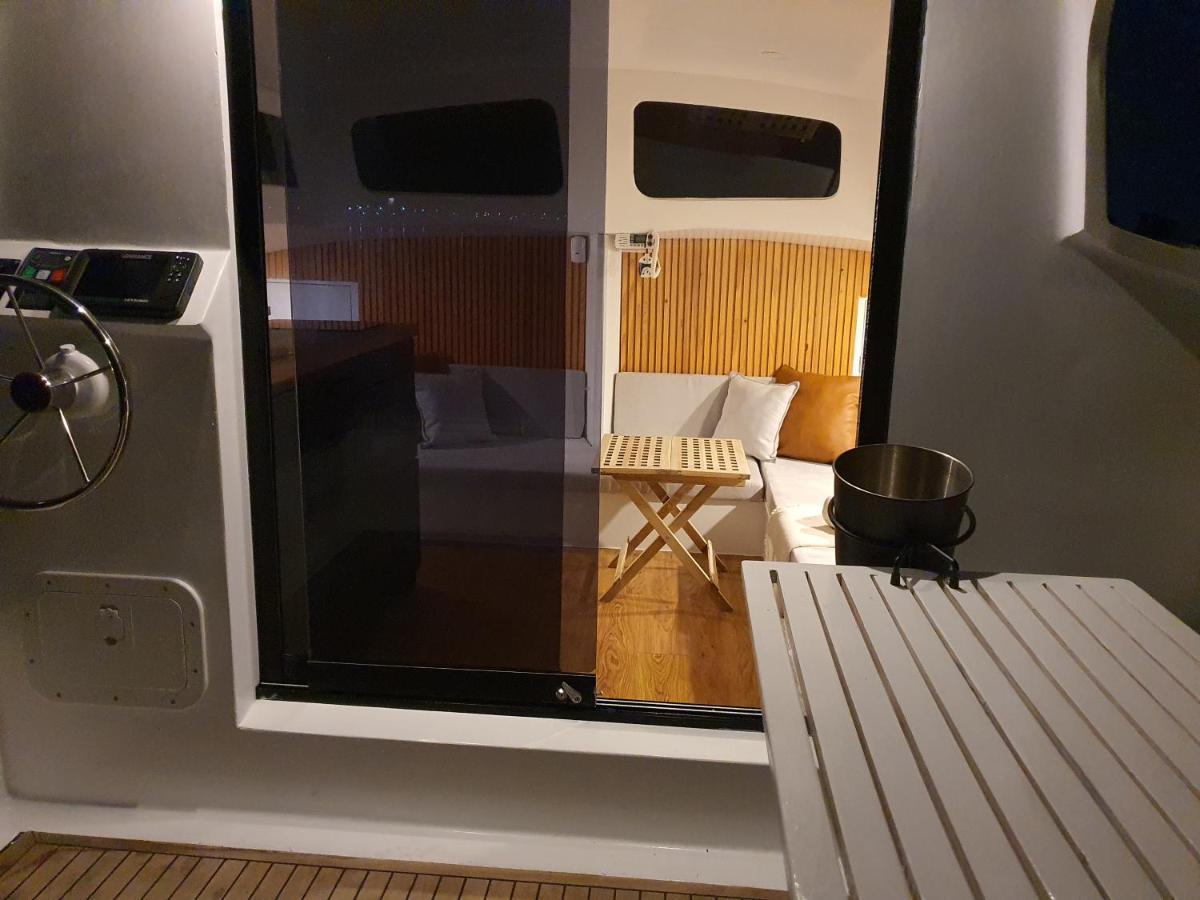 Barco Casa Catamara Sleepandboat Hotel FAO Buitenkant foto