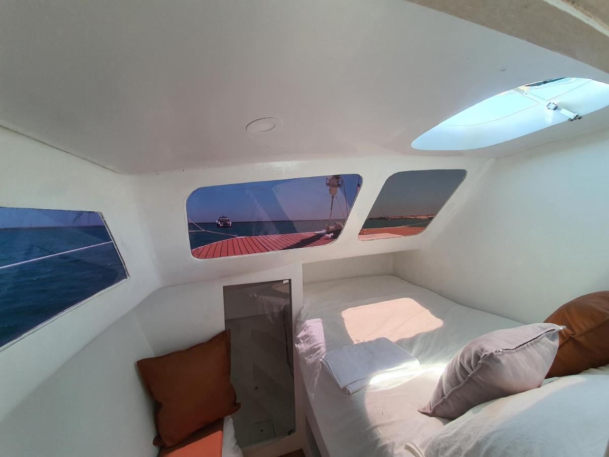 Barco Casa Catamara Sleepandboat Hotel FAO Buitenkant foto