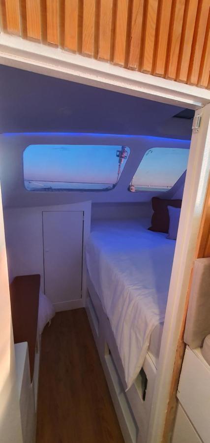 Barco Casa Catamara Sleepandboat Hotel FAO Buitenkant foto