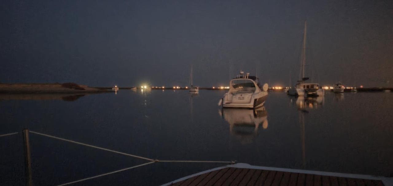 Barco Casa Catamara Sleepandboat Hotel FAO Buitenkant foto