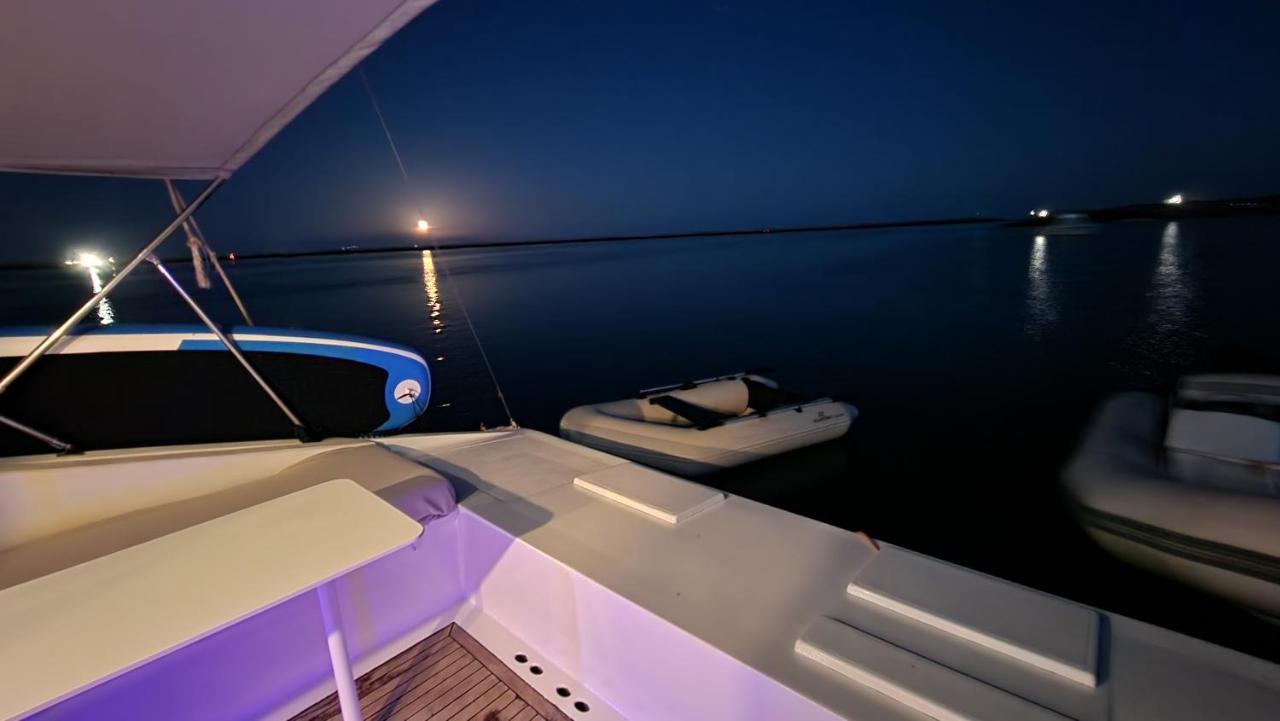 Barco Casa Catamara Sleepandboat Hotel FAO Buitenkant foto