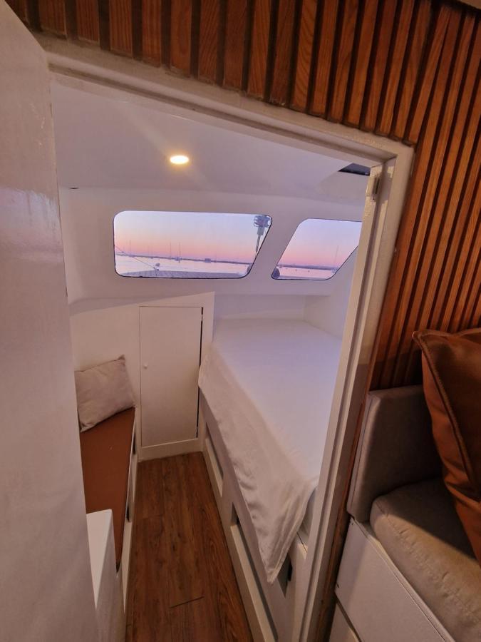Barco Casa Catamara Sleepandboat Hotel FAO Buitenkant foto